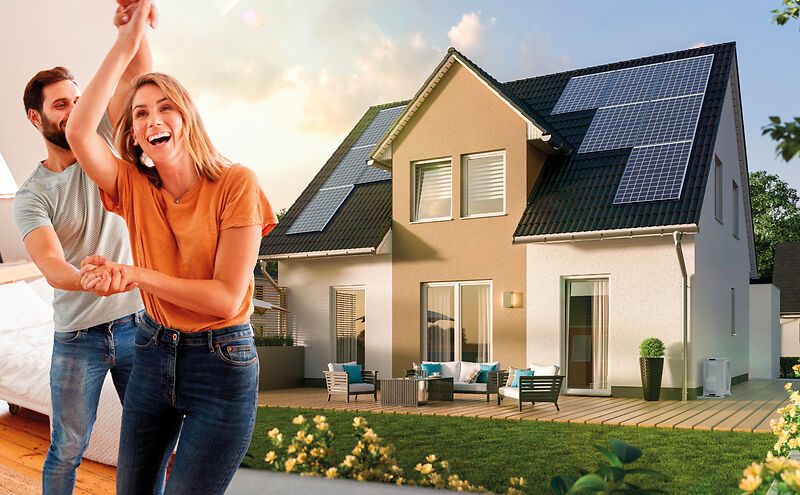 Paar im neuen Massivhaus