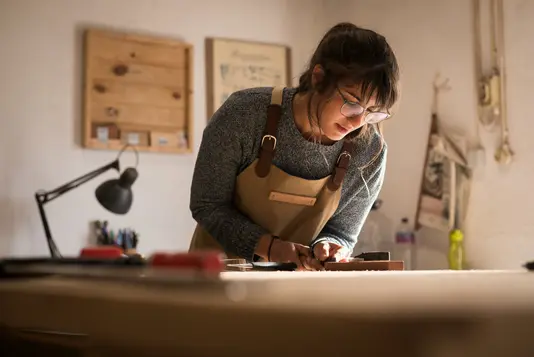 handwerk-menschen-haus-werkstatt-hobby-holz-01
