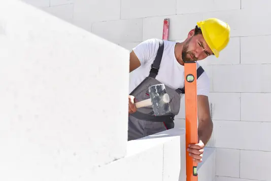 massiv-bauen-baustelle-mauerwerk-wand-01