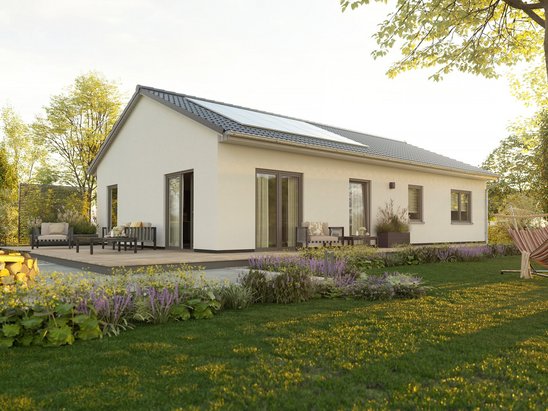 Vielseitig wohnen im Bungalow 100 Der Bungalow 100 mit bodentiefen Fenstern und Gartenblick – barrierefrei, modern und flexibel nutzbar
